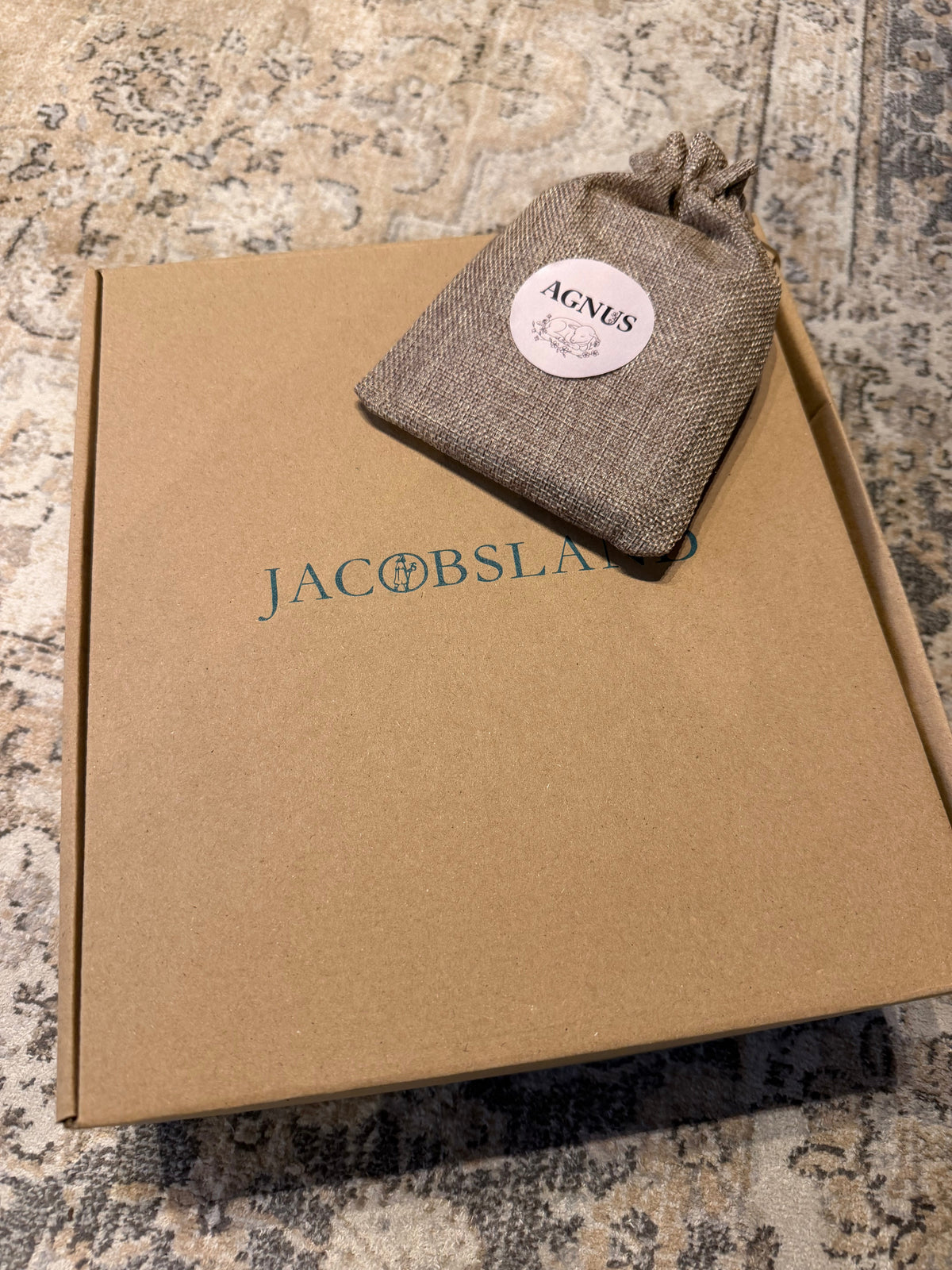 JACOBSLAND x AGNUS: una comunidad que cree en su camino