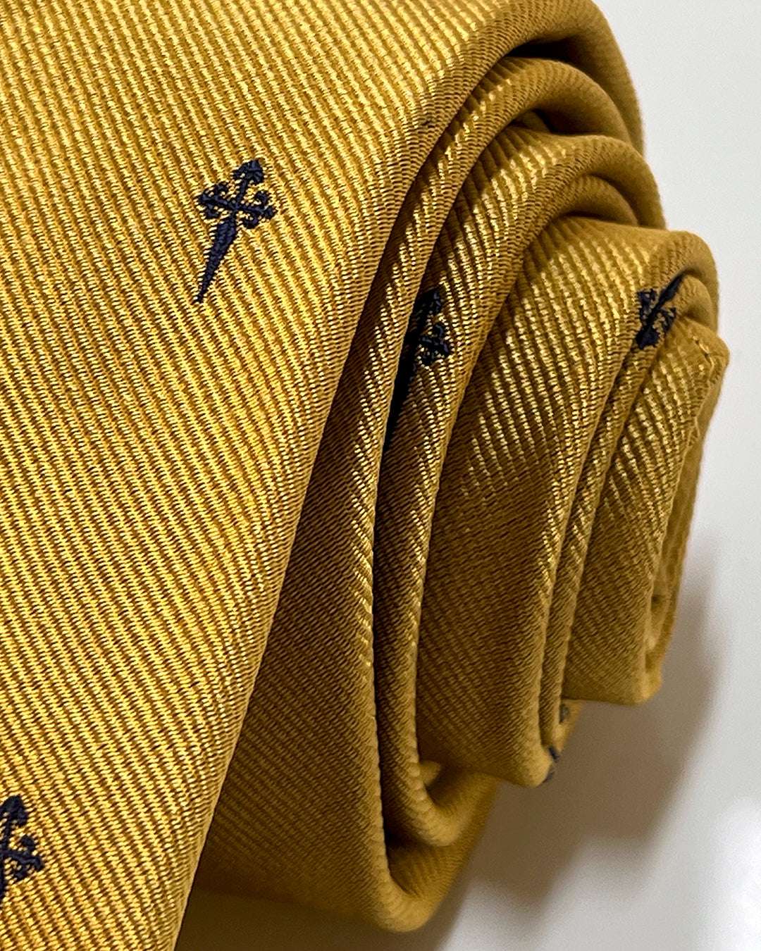 CORBATA CRUZ AMARILLA